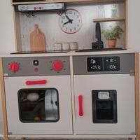 Cucina giocattolo in legno