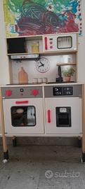Cucina giocattolo in legno