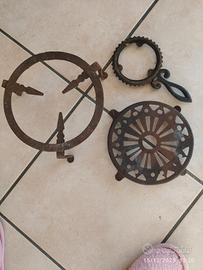3 oggetti in ferro camino o sfufa