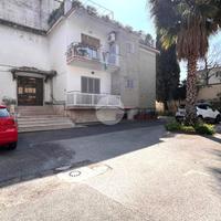 4 LOCALI A POZZUOLI