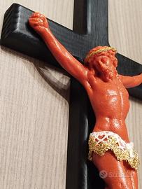 Crocifisso da parete in legno e corallo nuovo