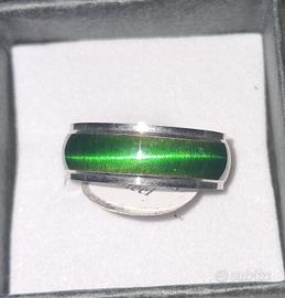 Anello in acciaio inox con inserto verde