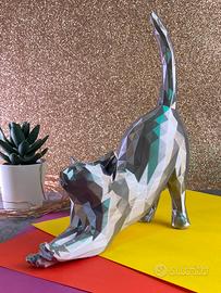 Gattino che si stiracchia