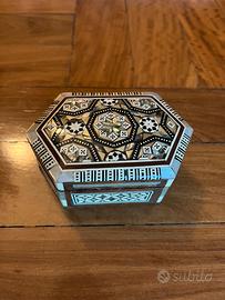 Scatola esagonale in legno con inserti madreperla