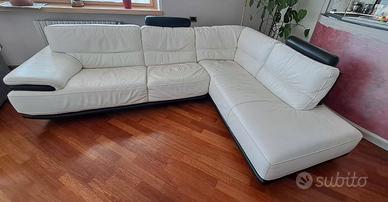 Divano in ecopelle bianco