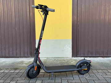 Monopattino elettrico Navee Electric scooter V25i