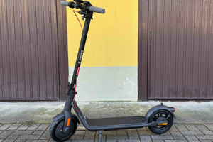 Monopattino elettrico Navee Electric scooter V25i
