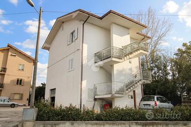 3 LOCALI A SANT'ELPIDIO A MARE