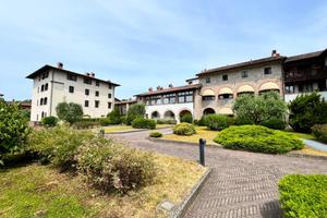 5 LOCALI A TORRE BOLDONE