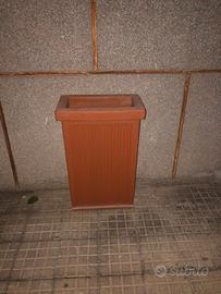 vaso in resina pilone alto rettangolare millerighe