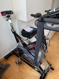 Bici spinning ideale per allenamento a casa.