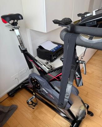Bici spinning ideale per allenamento a casa.