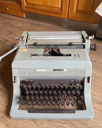 Macchina da scrivere Olivetti Linea 88