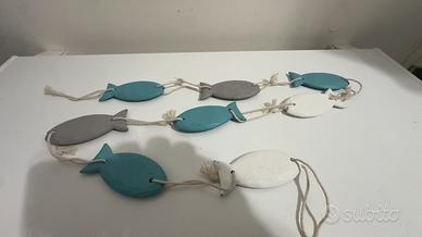 Abbellimento da parete con pesci colorati