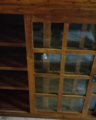 Mobile in legno con cassetti e ante sxorrevoli