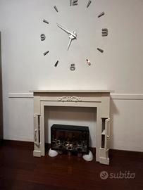 Cornice in legno e camino