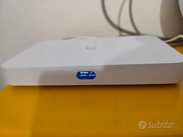 Combo Gateway UCG-Fiber + AP Wi-Fi 7 U7 Pro XG