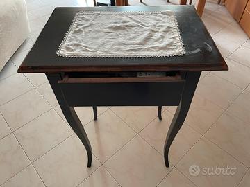 Tavolino portaoggetti