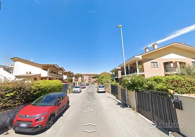 ACILIA TRILOCALE ARREDATO con TERRAZZO PRIVATO