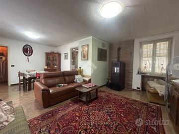 CASA DI CORTE A VEROLANUOVA