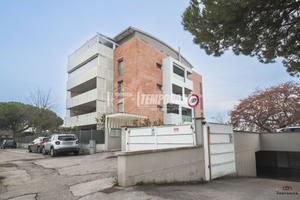 AMPIO E LUMINOSISSIMO TRILOCALE IN ZONA PARCO