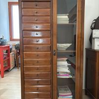 Mobile antico in legno massello