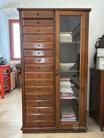 Mobile antico in legno massello