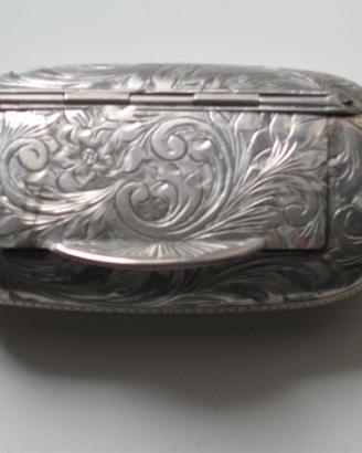 Tabacchiera in argento 800/1000 cesellata