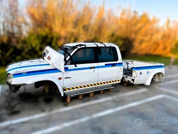 Cabina e cassone Mitsubishi L200