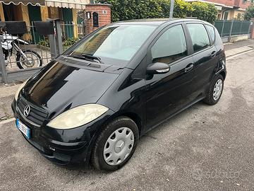 Mercedes A180-2004/2.0 cdi.-1300 euto