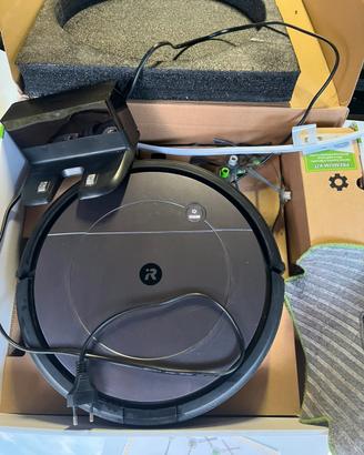 IRobot Roomba Combo R1138 - Aspira e Lavapavimenti