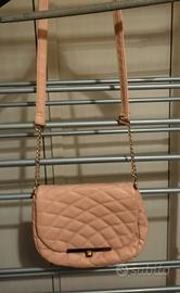 Borsetta rosa con catenella 