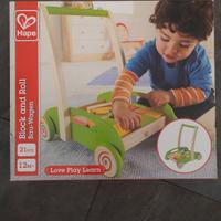 Carrellino in legno Hape Block and Roll