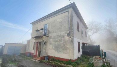 Porzione di Casa Indipendente con Ampio Potenziale