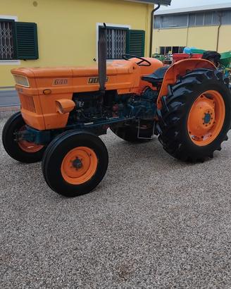 Trattore fiat 640 parafango tondo