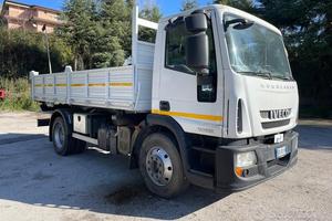 Iveco eurocargo 140e22 con ribaltabile trilaterale
