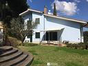 villa-di-320-m²-con-piu-di-5-locali-e-box-auto-a-v