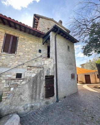 3 LOCALI A GUALDO CATTANEO