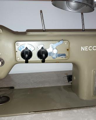 Macchina da cucire necchi 