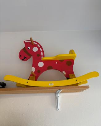 Cavallo a dondolo in legno