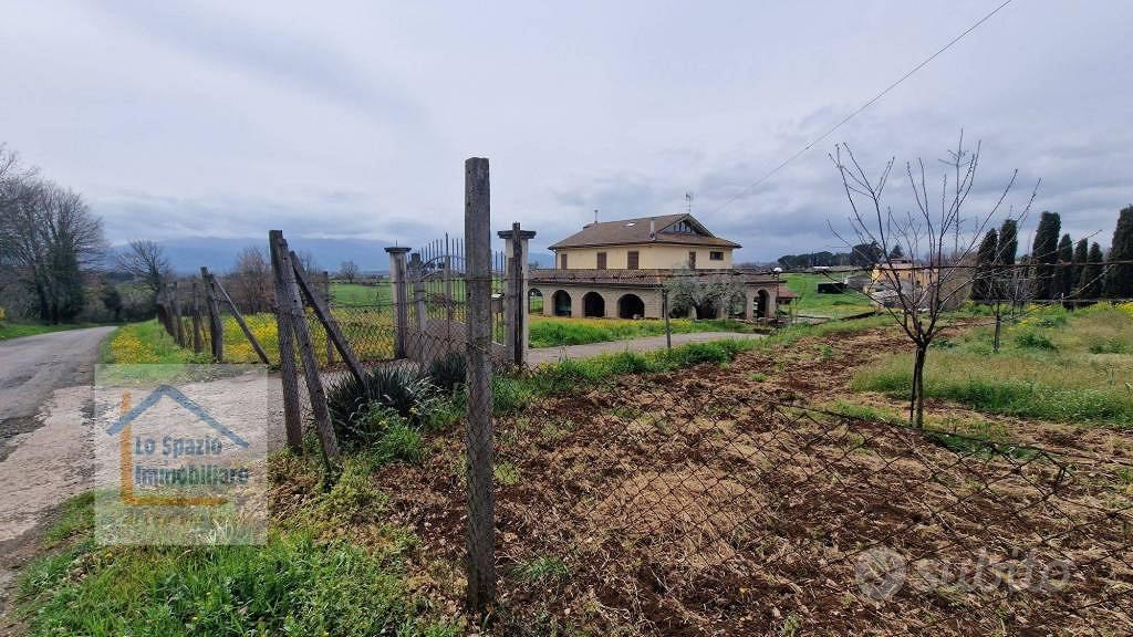 Villa di 310 m² con più di 5 locali a Genazzano - Vista 4