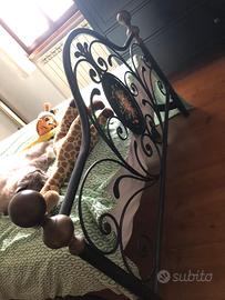 Letto in ferro battuto da una piazza e mezzo