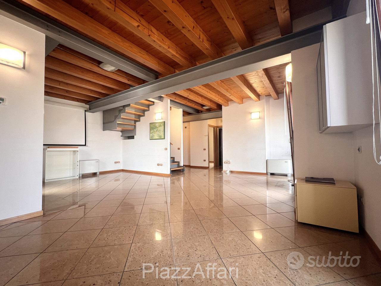 Meraviglioso Duplex con Travi a Vista - Altro