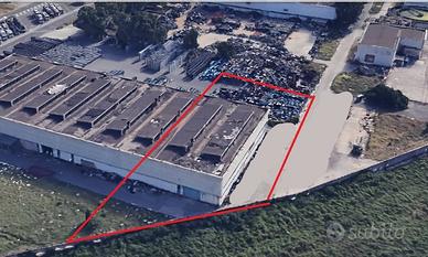 Immobile di 1350 m² con 2 locali a Pomigliano d'Ar