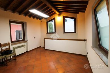 UFFICIO A CAZZAGO SAN MARTINO