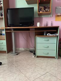 Scrivania e libreria