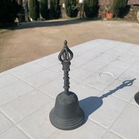 Campana antica di bronzo da collezione