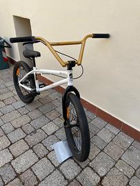 Bicicletta BMX freestyle gt bikes