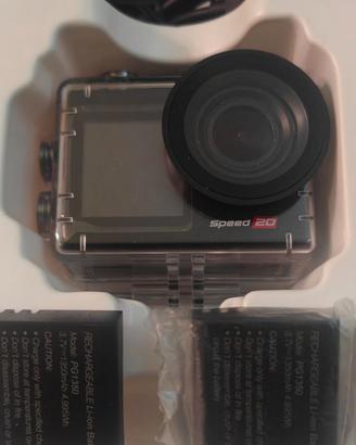 Action camera con doppia batteria