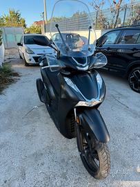 Honda SH 350i ABS 2024 nero opaco – Accessoriato